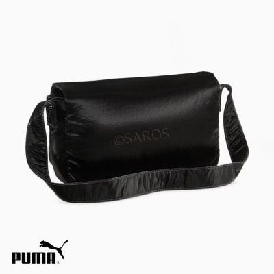 Mala preta brilhante com alça larga e texto ©SAROS