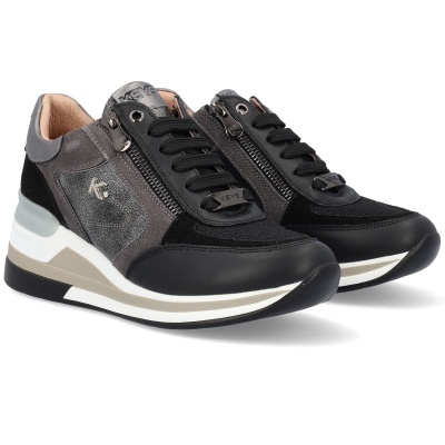 Ténis femininos cinzentos e pretos com atacadores pretos e fecho de correr lateral