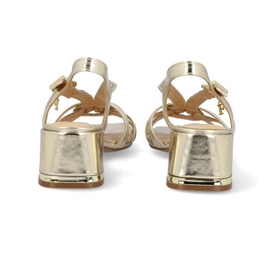 Sandálias de salto bloco douradas com tiras entrelaçadas e fivela ajustável