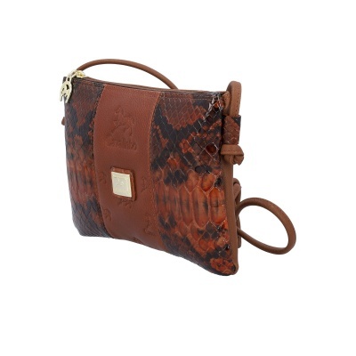 Mala tipo carteira em pele com padrão de pele de cobra castanha e detalhes castanhos
