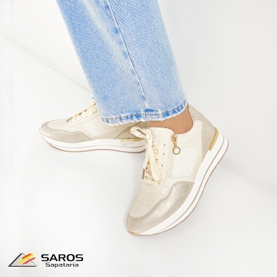 Ténis bege e dourado com sola branca