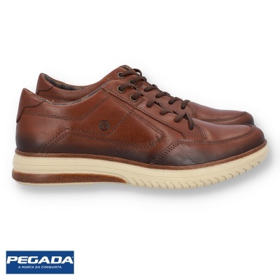 Sapatos masculinos em pele castanha com atacadores