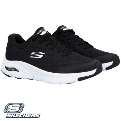 Ténis pretos Skechers com sola branca e logo S
