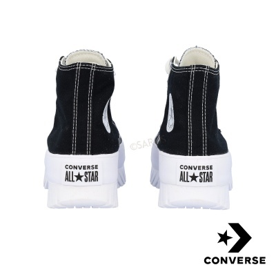 Ténis Converse All Star pretos com sola branca vistos de trás