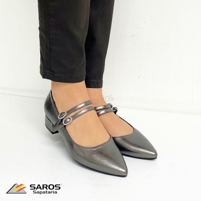 Sapatos de senhora prateados com tiras finas e salto baixo