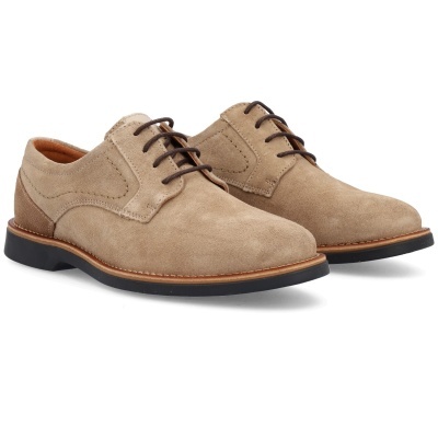 Sapatos masculinos tipo casual em camurça bege com atacadores castanhos