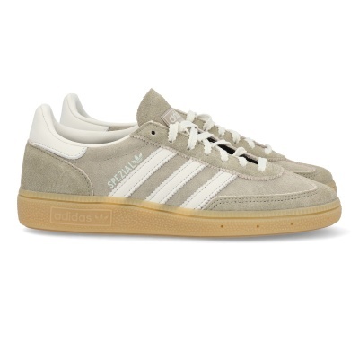 Ténis Adidas Spezial em camurça bege com riscas brancas e sola castanha