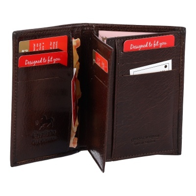 Carteira de couro castanho escuro com compartimentos para cartões