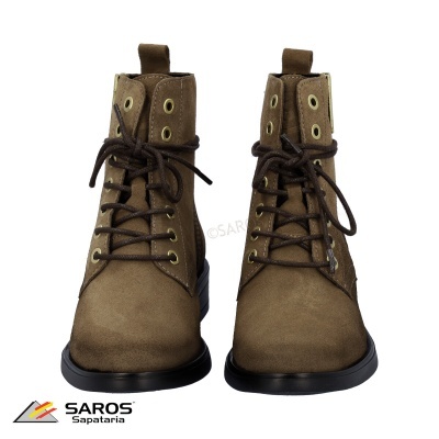 Botas masculinas verdes em camurça com atacadores castanhos