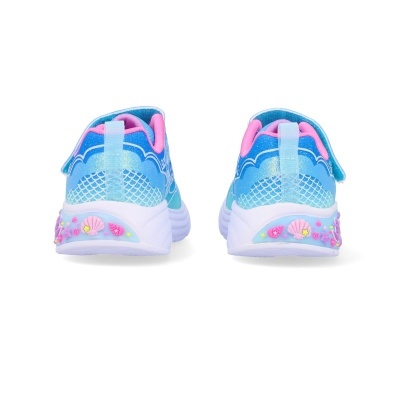 Sapatilhas infantis azuis com decoração de estrelas e conchas