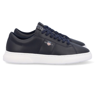 Ténis GANT em pele preta com solado branco e detalhe escudo lateral