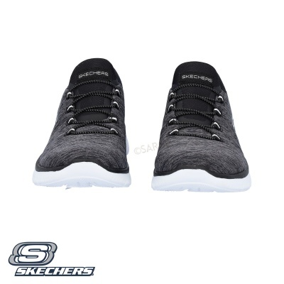 Sapatilhas pretas Skechers com solas brancas e padrão texturado