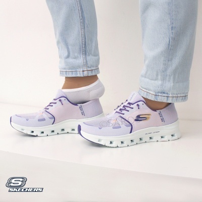 Ténis Skechers Slip-ins lilás com sola branca e detalhes roxos