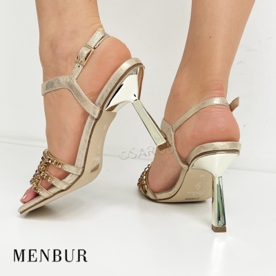 Sandálias de salto alto Menbur douradas com detalhe em corrente e salto metálico