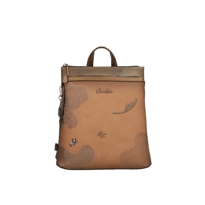 Mochila castanha com padrão texturizado e a palavra Anekke
