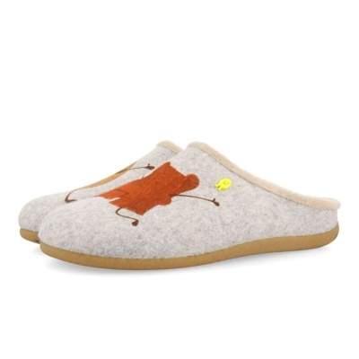 Chinelos cinza claro com padrão castanho e detalhe amarelo