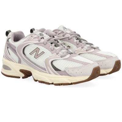 Sapatilhas desportivas New Balance 580 brancas e rosa claro com sola castanha.