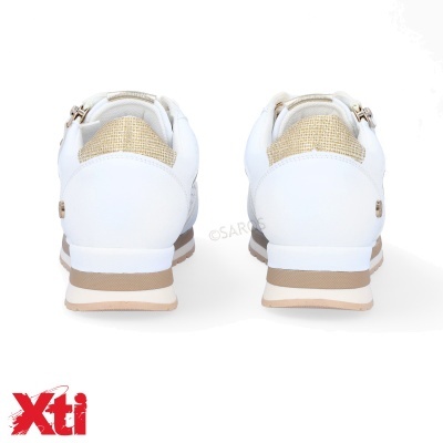 Ténis brancos para senhora com detalhes dourados e sola bege