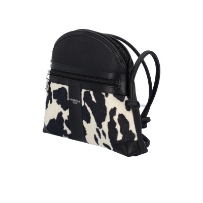 Mala de ombro preta com padrão animal e texto CAVALINHO CLUB EST. 1975