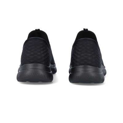 Par de sapatilhas desportivas pretas vistas de trás