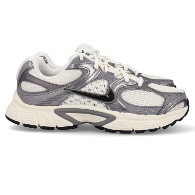 Sapatilhas desportivas Nike cinza e branco com Swoosh preto lateral
