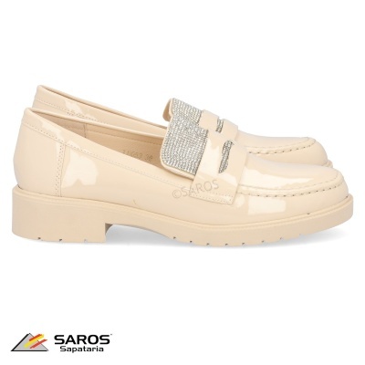 Sapatos mocassins femininos em verniz bege com brilho
