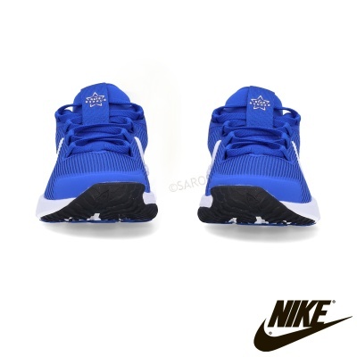 Sapatilhas desportivas azuis Nike vistas de frente com sola branca e preta