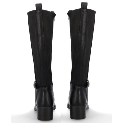 Botas altas pretas com fivela prateada e salto médio
