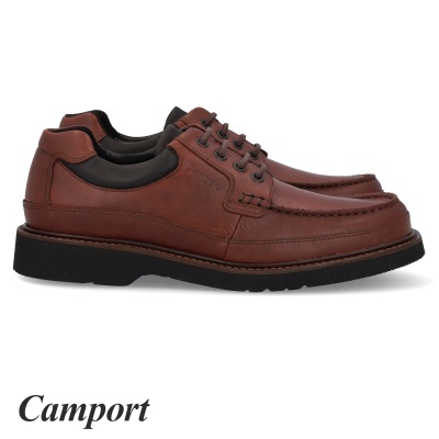 Par de sapatos masculinos marrons em pele com sola preta