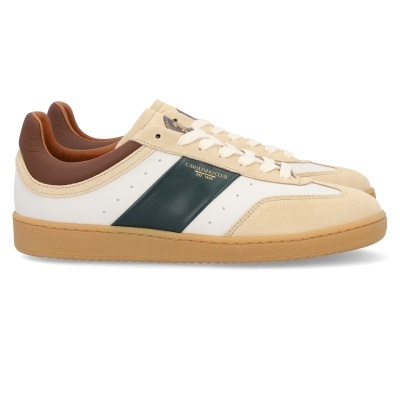 Ténis em couro bege, branco e verde escuro com sola castanha e texto dourado na lateral