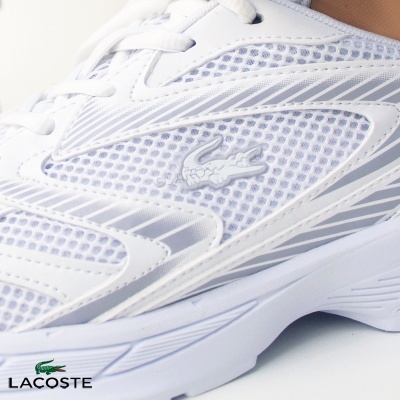 Ténis desportivo branco Lacoste com detalhes cinzentos e logótipo de crocodilo