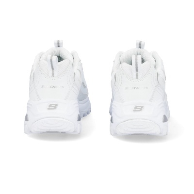 Ténis brancos Skechers vistos de trás com sola espessa e logótipos cinza