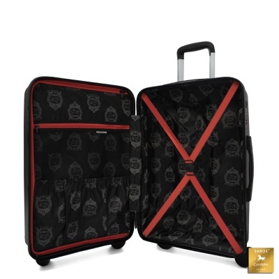 Mala de viagem preta aberta com interior padrão cinza e fechos vermelhos