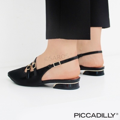 Sapatos pretos slingback com fivelas douradas e salto baixo