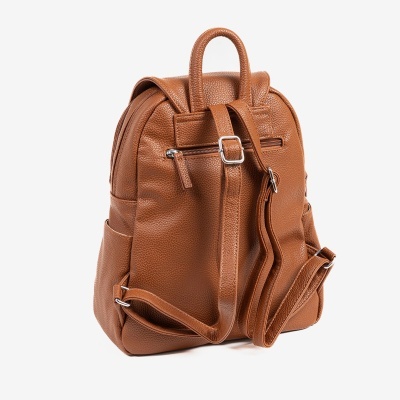 Mochila castanha em couro com alças ajustáveis e fecho zíper