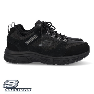 Ténis desportivos pretos Skechers com sola preta e etiqueta 100% WATERPROOF