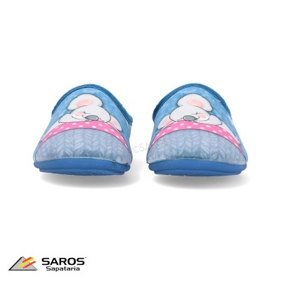 Chinelos azuis com desenho de ursinho cinzento na frente