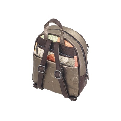 Mochila castanha com detalhes em tecido colorido e alças ajustáveis