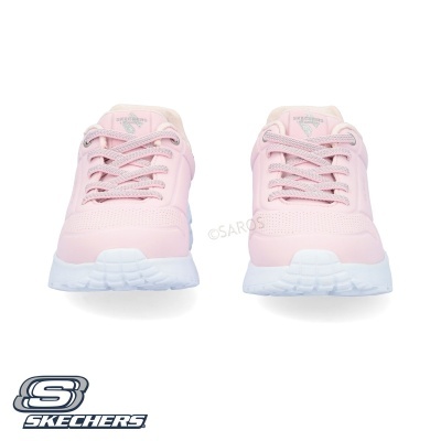 Sapatilhas cor-de-rosa claro com sola branca da Skechers vistas de frente