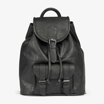 Mochila preta em material sintético com fechos em fivela