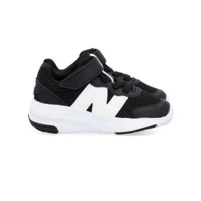 Ténis infantis New Balance preto e branco com fecho de velcro e atacadores