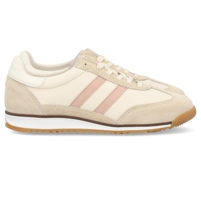 Tênis esportivo bege com riscas rosa e sola de borracha