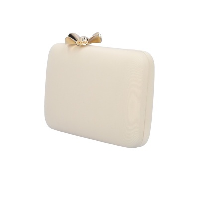 Mala de mão creme com fecho dourado em forma de flor