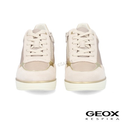 Par de sapatilhas bege e douradas com atacadores e zíper lateral