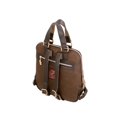 Mochila castanha com textura circular, alças castanho escuro, fechos dourados e etiqueta vermelha com símbolo