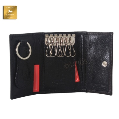 Carteira preta de couro com ganchos para chaves e chaveiro metálico