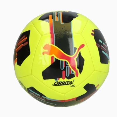 Bola de futebol amarela fluorescente com logo Puma e texto ORBITA 1 MS