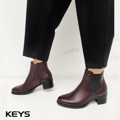 Botas femininas KEYS em pele castanha com fecho lateral e elástico texturizado