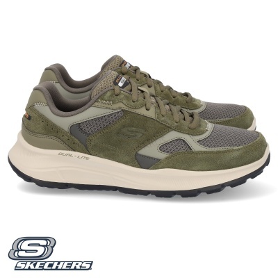 Ténis Skechers verdes em malha e camurça com sola branca e preta.