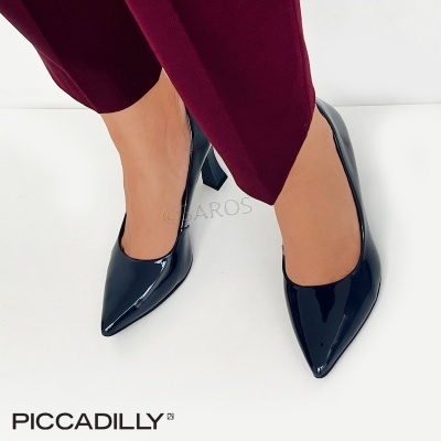 Sapatos de salto alto verniz preto com bico fino e calças bordô